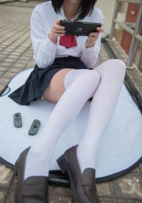裙底野兽