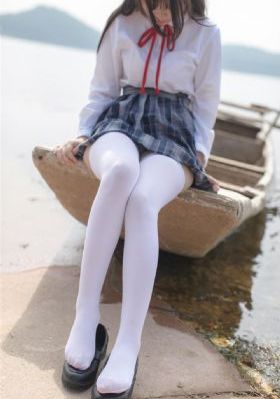 乖把腿抬高一点就不疼了视频