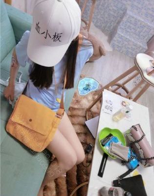 火热的邻居在线观看